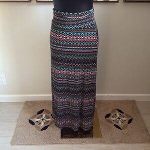 3/$10 American Rag Zigzag Patterned Maxi Skirt
